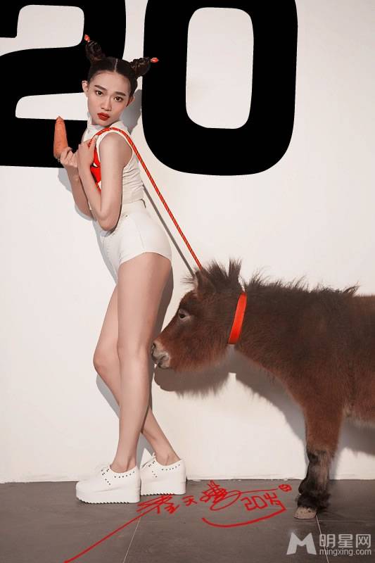 崔天琪与小马互动变身个性天使