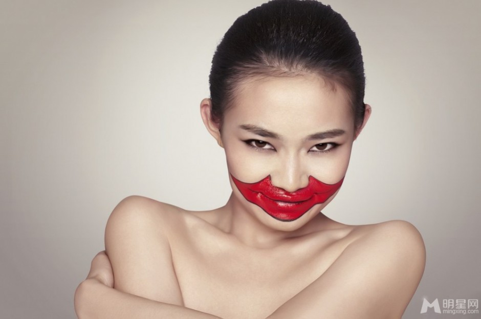 90后新星崔天琪搞怪个性写真