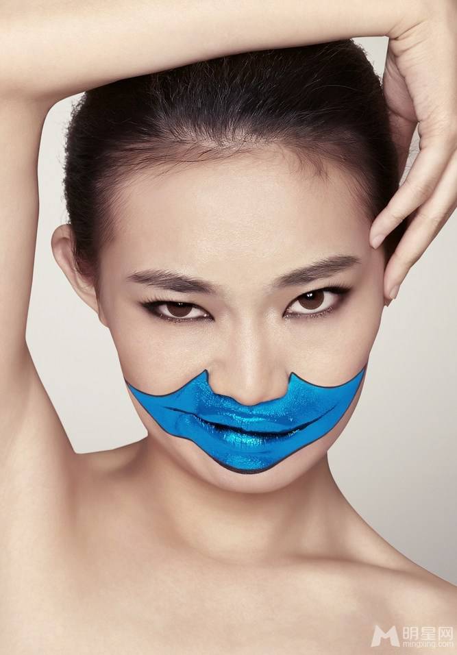 90后新星崔天琪搞怪个性写真