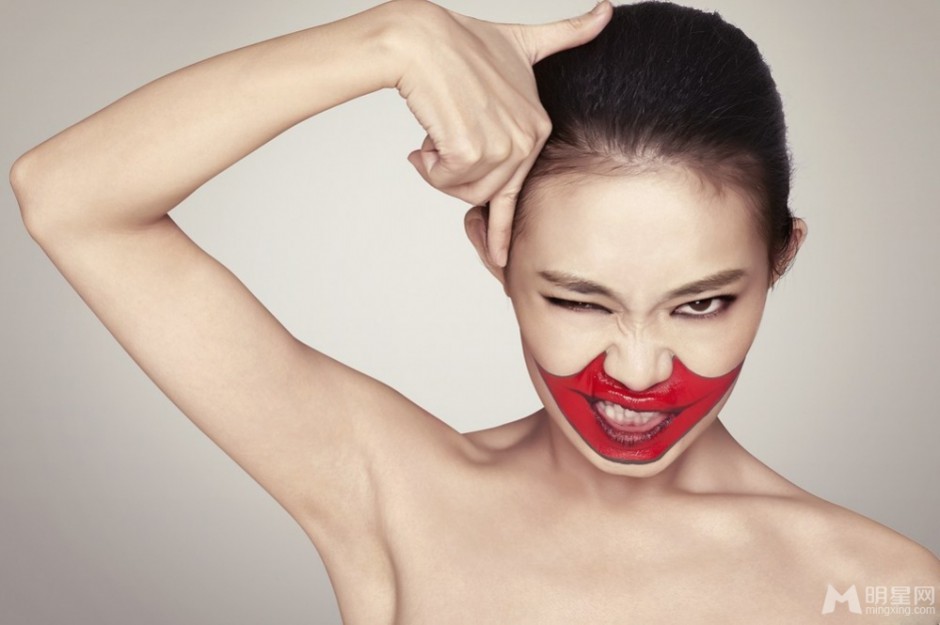 90后新星崔天琪搞怪个性写真