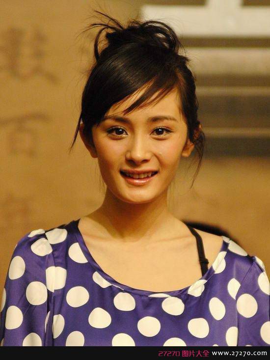 杨幂素颜照片 网友惊叹满脸青春痘