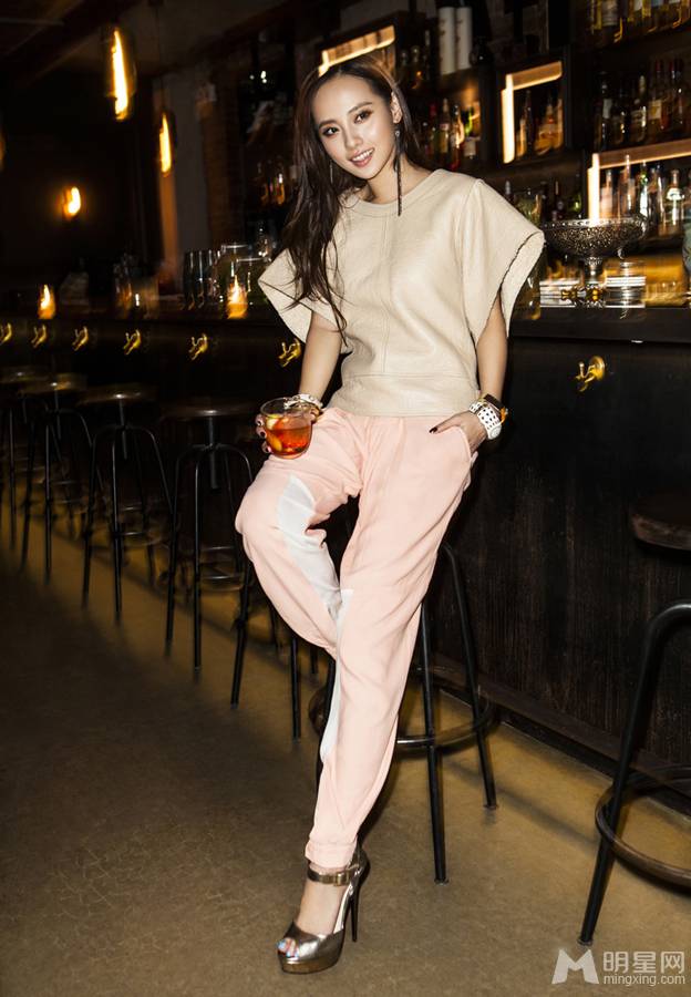 张嘉倪百变造型时尚霸气