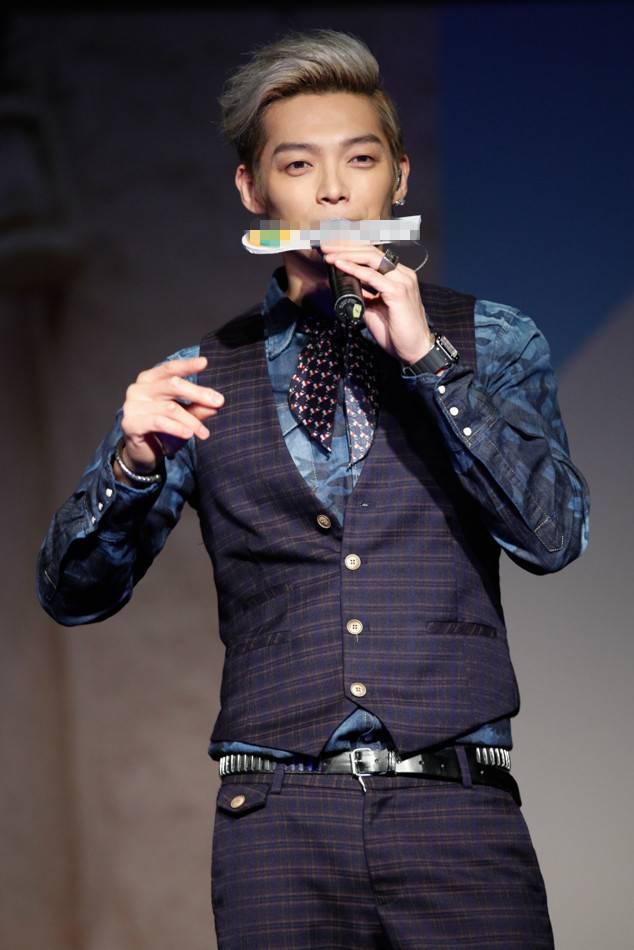 辰亦儒儒雅帅气活动现场组图分享