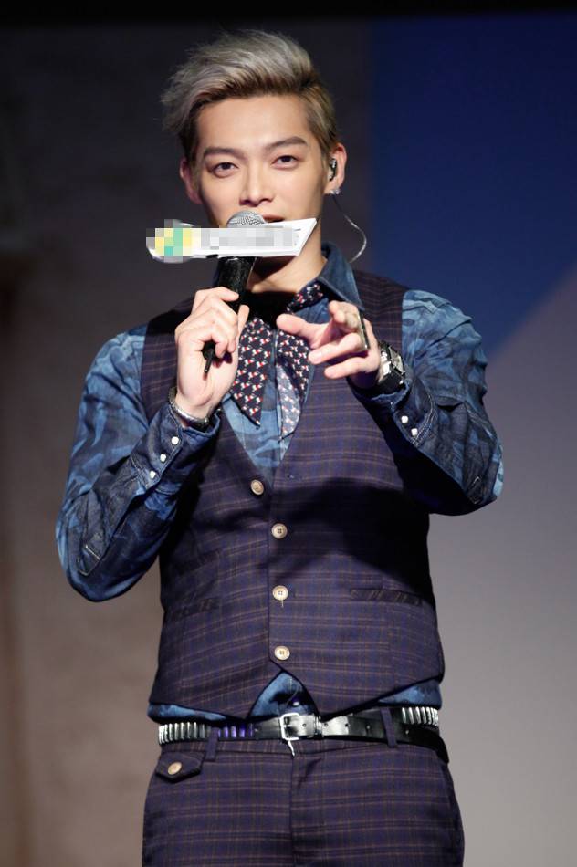 辰亦儒儒雅帅气活动现场组图分享