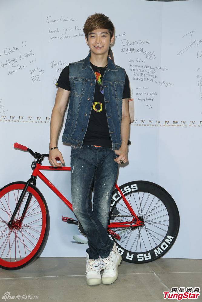 飞轮海成员辰亦儒帅气活动照