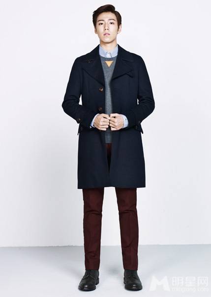 韩星李玹雨诠释男人绅士风度