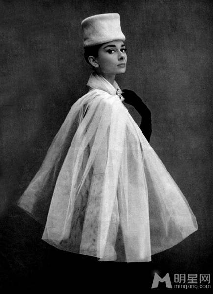 奥黛丽·赫本彰显高贵优雅气质图集