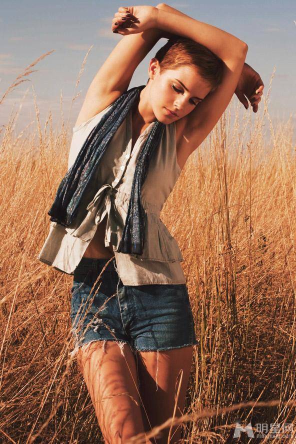 艾玛·沃特森短发造型散发可爱迷人魅力