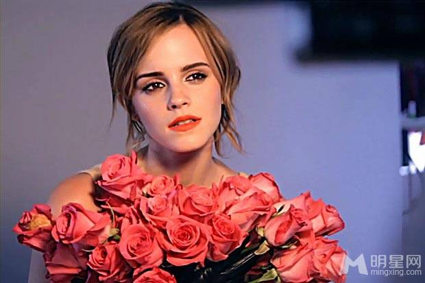 英国女演员艾玛·沃特森散发优雅女人味