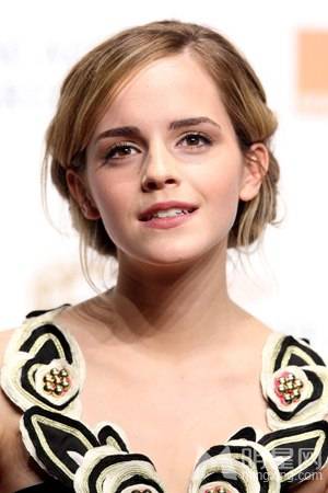 艾玛·沃特森魅惑眼神大秀曼妙身姿