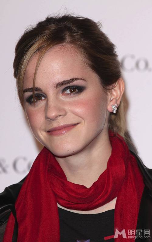 艾玛·沃特森魅惑眼神大秀曼妙身姿