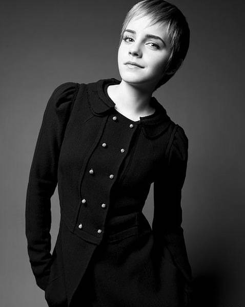 艾玛·沃特森尽展妖艳女王范十足