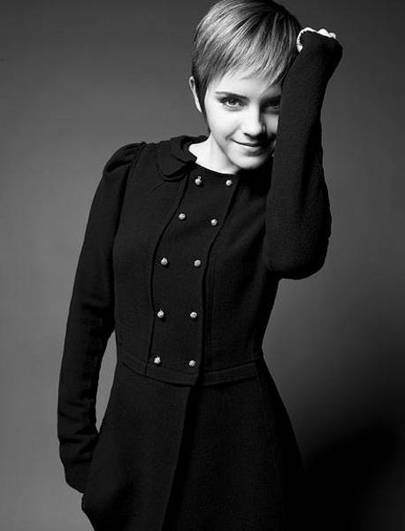 艾玛·沃特森尽展妖艳女王范十足