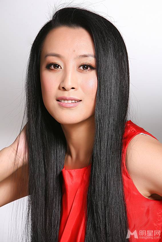 美女明星赵倩红裙性感妖娆写真