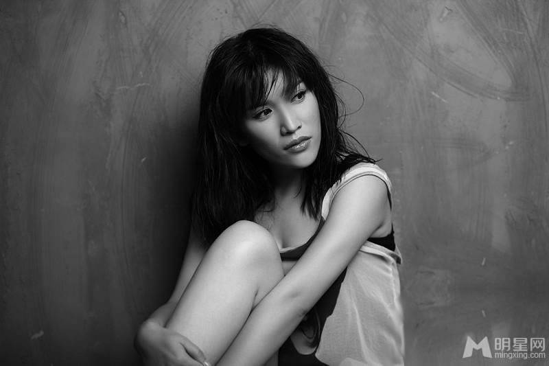 内地女演员商忆莎湿身魅惑照