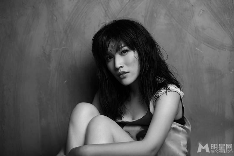 内地女演员商忆莎湿身魅惑照