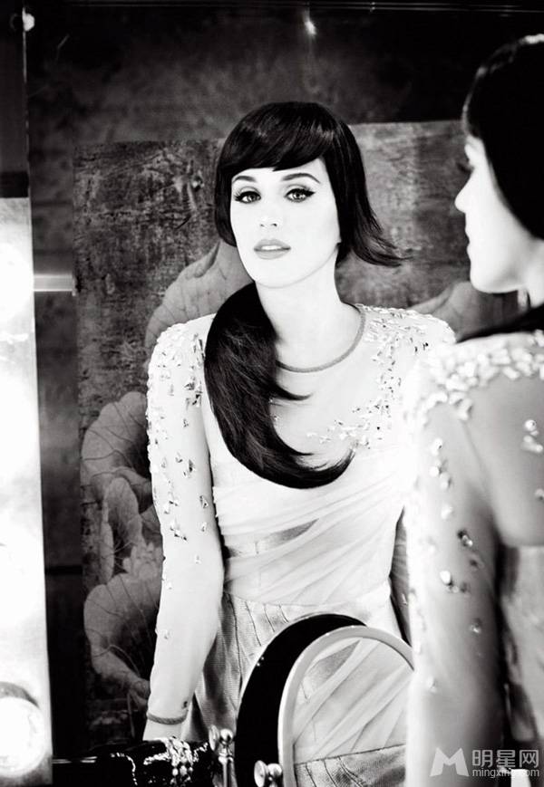 欧美明星凯蒂·佩里大秀性感香肩