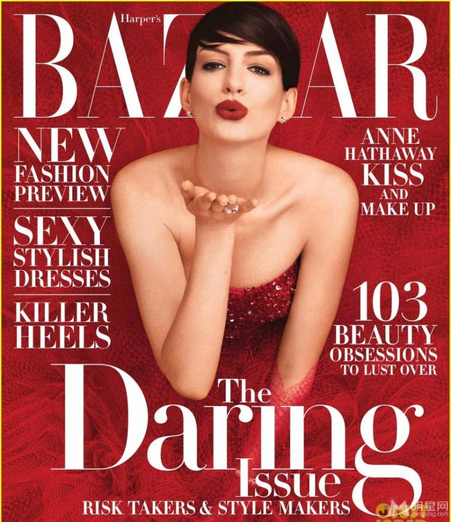 安妮·海瑟薇热辣红唇魅惑写真照