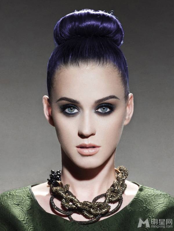 欧美明星凯蒂·佩里大秀性感香肩