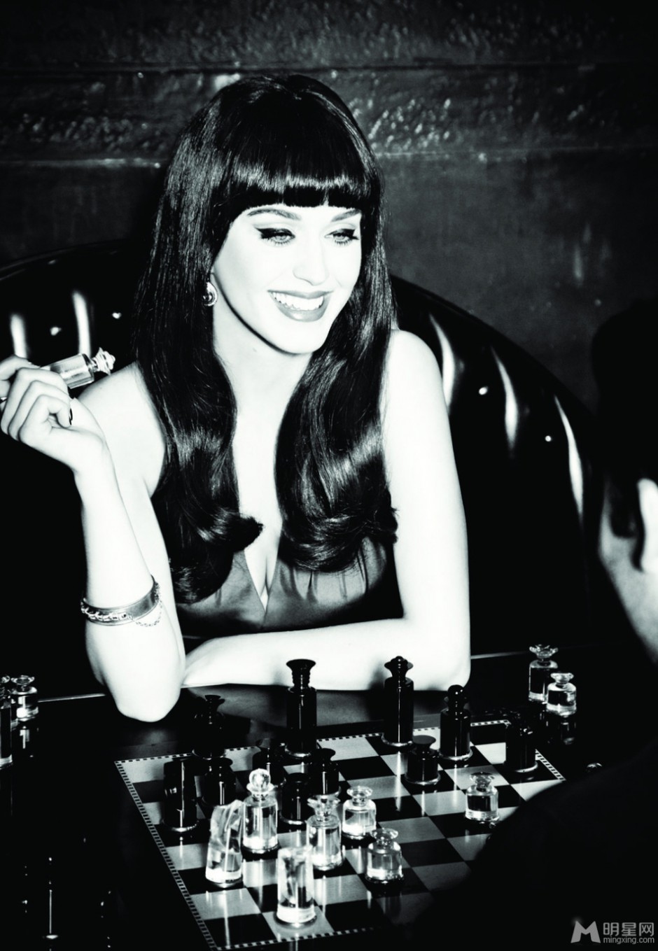 凯蒂·佩里尽显妖娆魅惑风情黑白写真