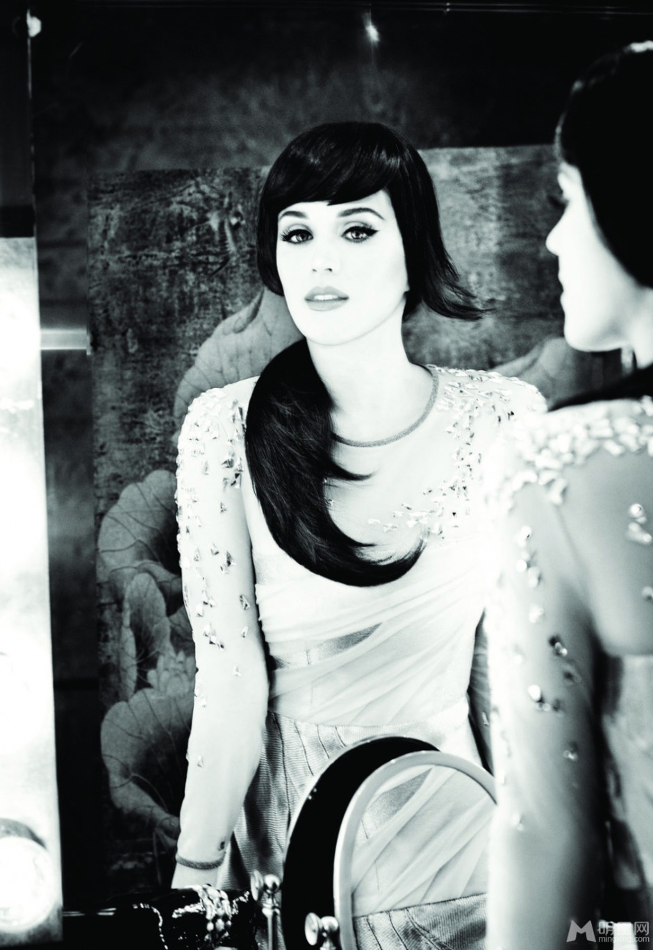 凯蒂·佩里尽显妖娆魅惑风情黑白写真