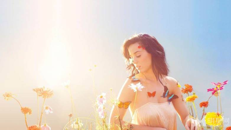 凯蒂·佩里演绎浪漫风情唯美花海写真