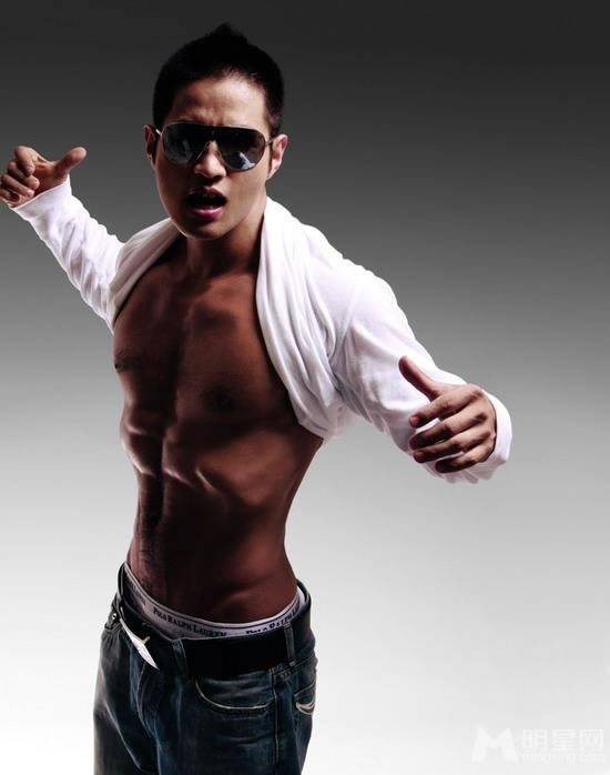 肌肉男刘承俊霸气十足写真照