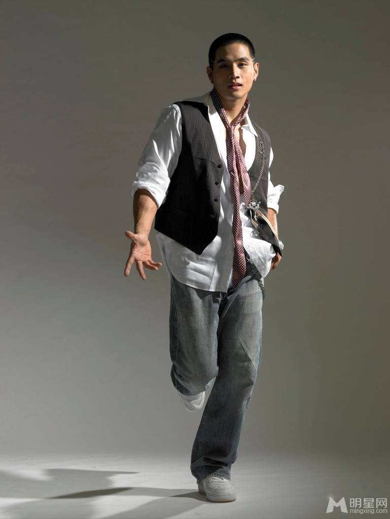 肌肉男刘承俊霸气十足写真照