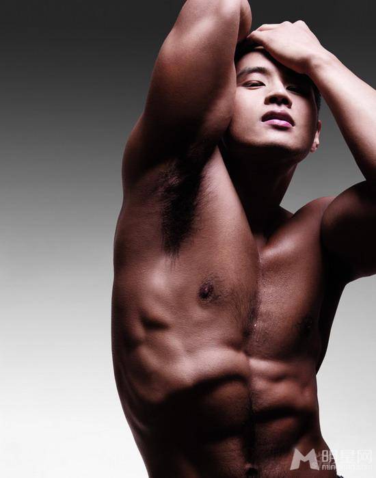 肌肉男刘承俊霸气十足写真照