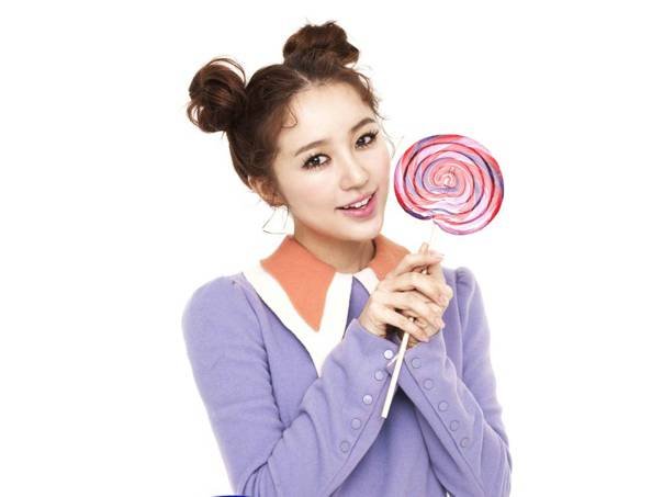 韩星尹恩惠手拿棒棒糖可爱唯美写真