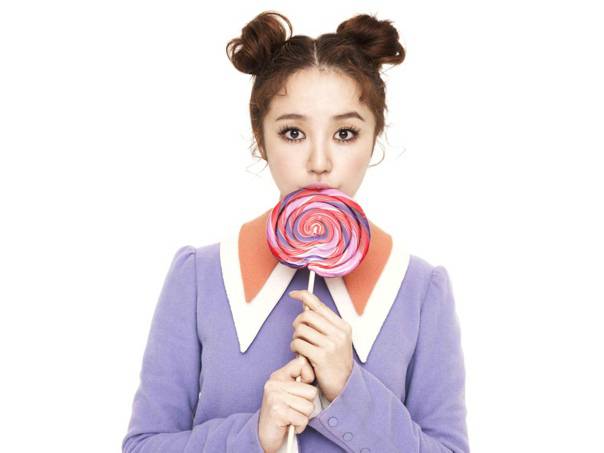 韩星尹恩惠手拿棒棒糖可爱唯美写真