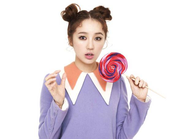 韩星尹恩惠手拿棒棒糖可爱唯美写真