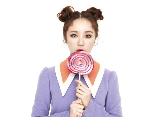 韩星尹恩惠手拿棒棒糖可爱唯美写真