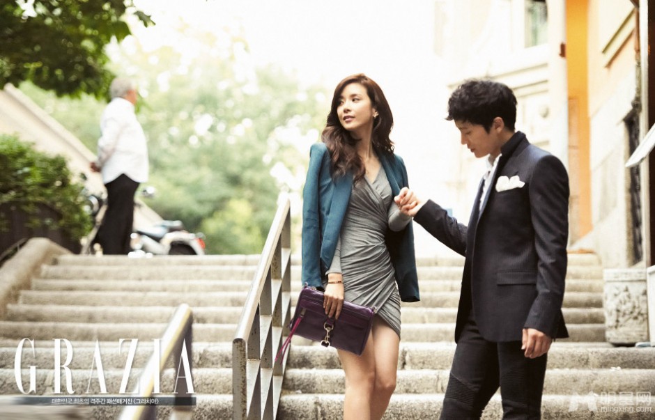 池城李宝英手牵手尽显恩爱浪漫图片