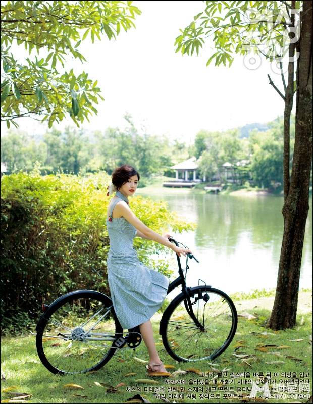 池城李宝英手牵手尽显恩爱浪漫图片