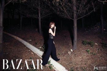 韩星金荷娜夜间丛林写真照