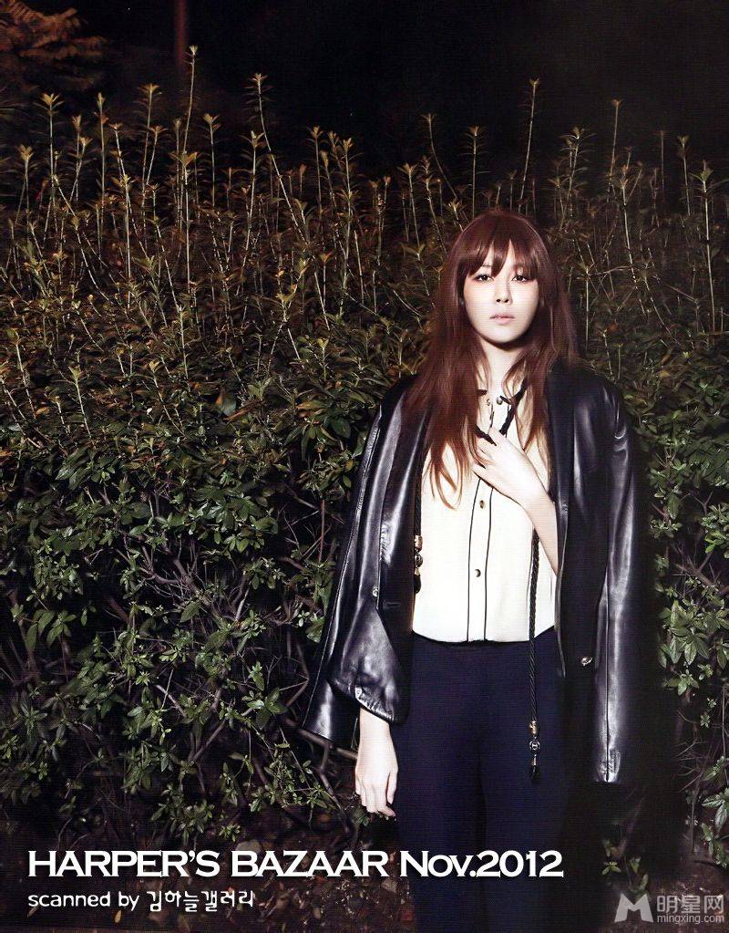 韩星金荷娜夜间丛林写真照