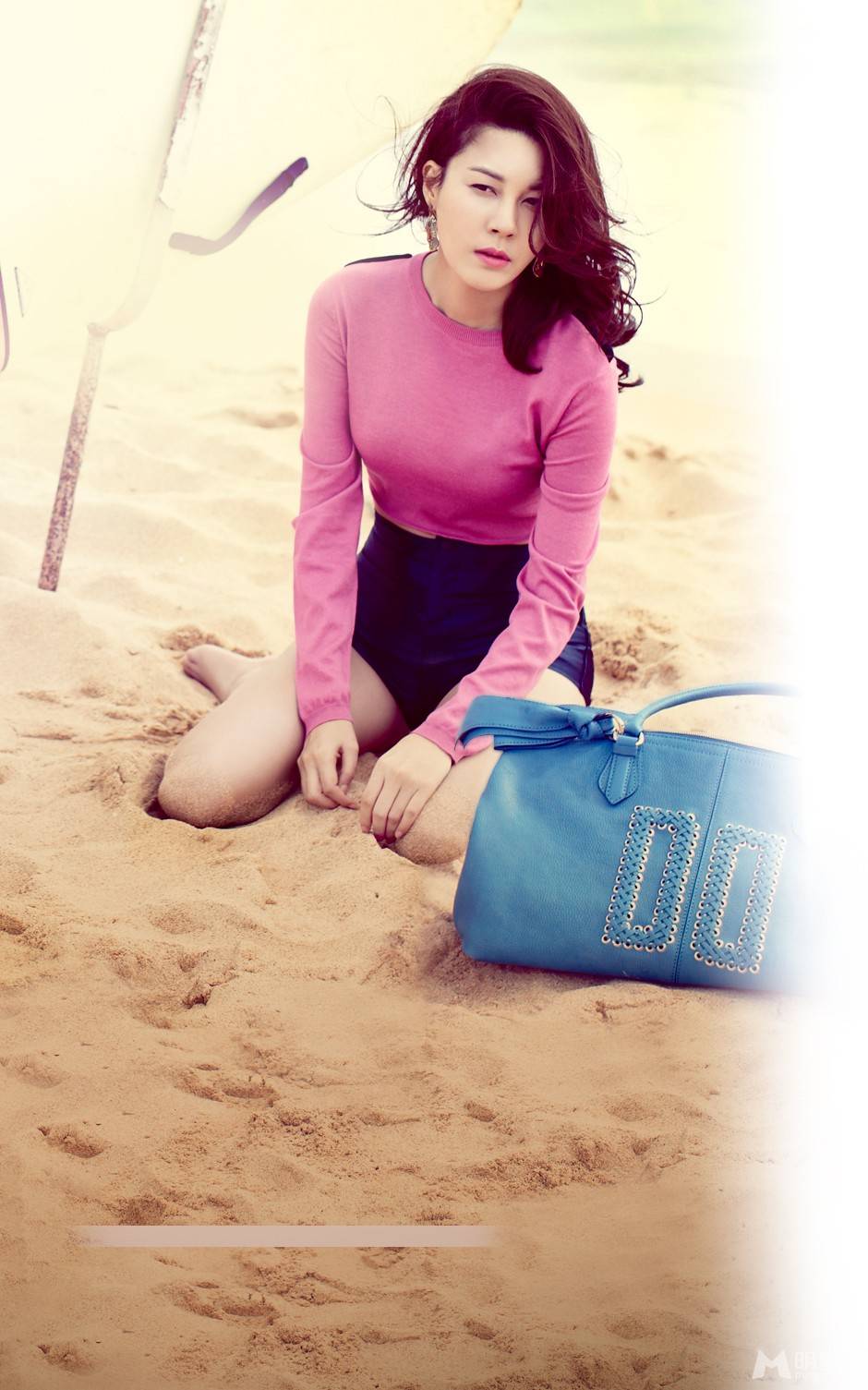 宅男女神金荷娜诠释冷艳熟女风情