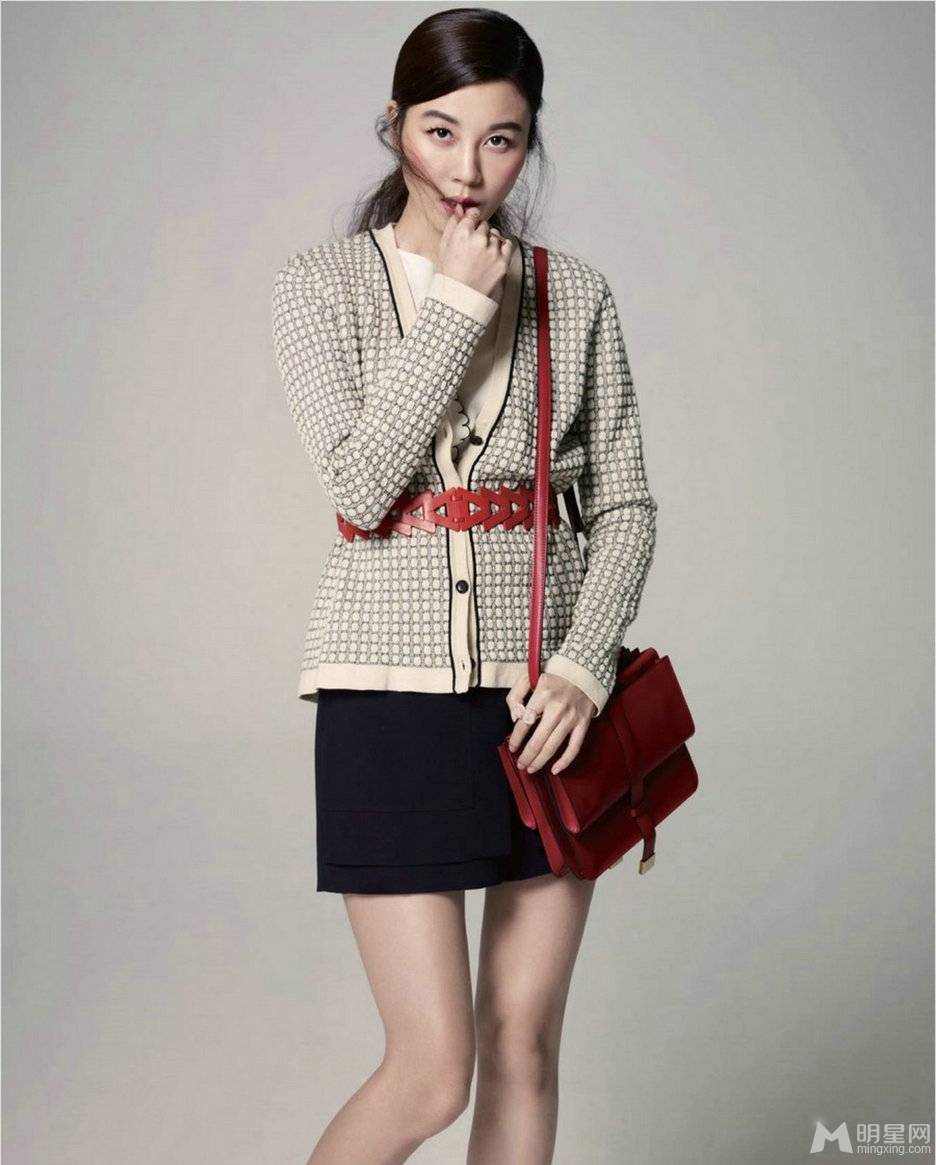 韩星金荷娜时尚百变装扮展文艺范