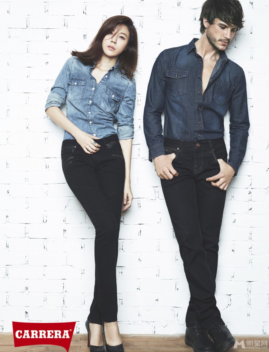 韩星金荷娜帅气牛仔勾勒S型性感曲线