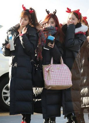 人气韩星徐珠贤机场时尚穿搭高清抓拍