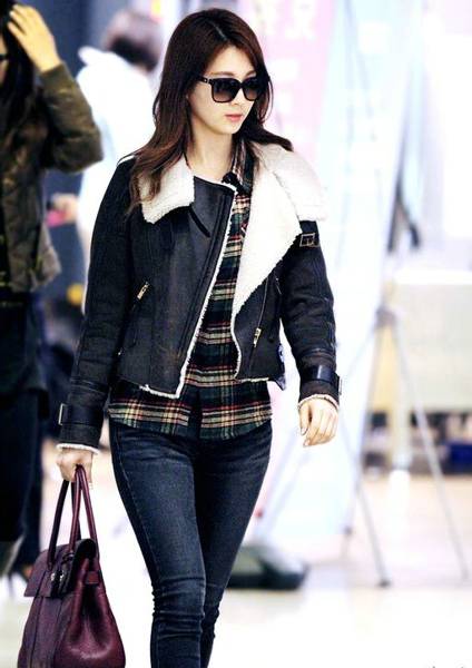 人气韩星徐珠贤机场时尚穿搭高清抓拍