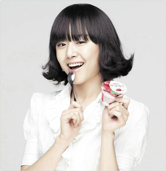 文瑾莹代言酸奶广告唯美宣传照