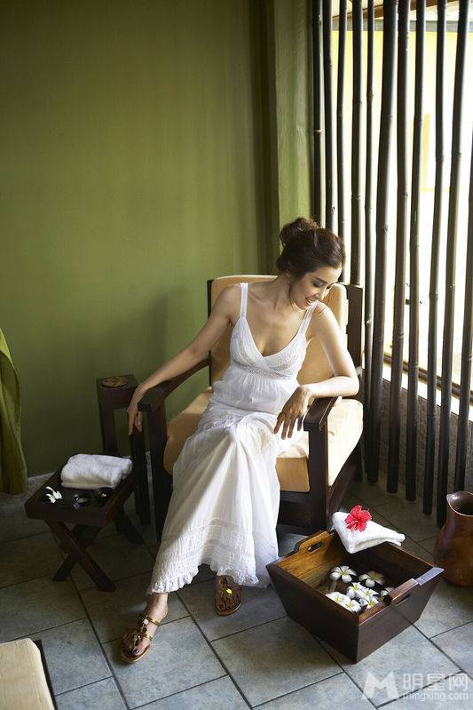 韩国女演员李泰兰散发落落大方魅力