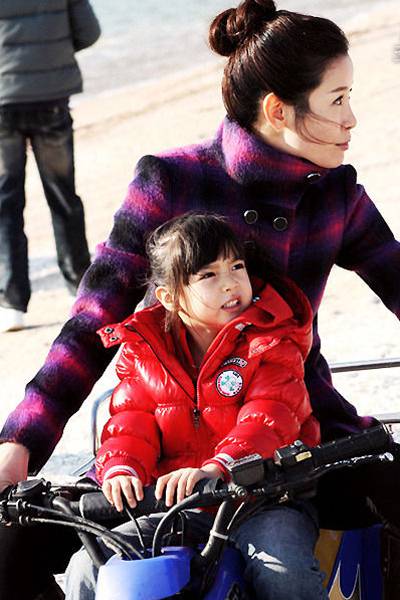 韩国女明星李泰兰时尚靓丽美照