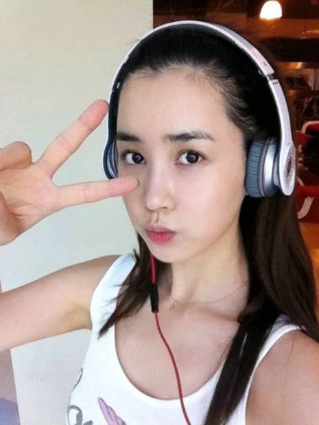 韩国人气女星李多海卖萌生活照