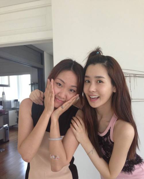 韩国人气女星李多海卖萌生活照