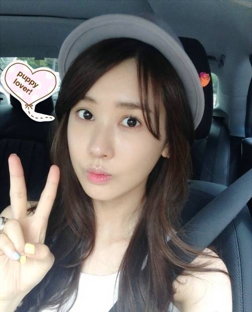 韩国人气女星李多海卖萌生活照