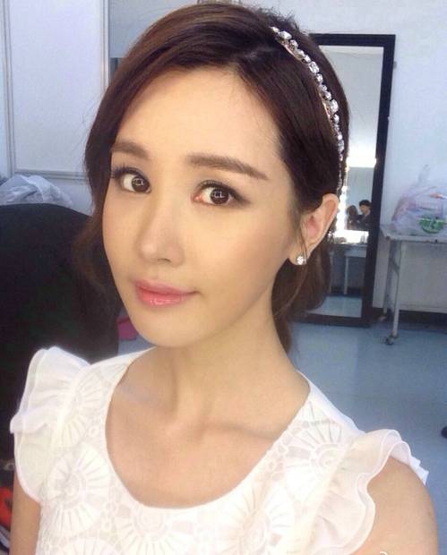 李多海甜美气质自拍精选图