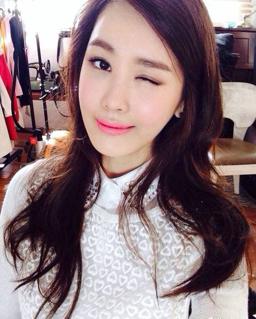 李多海甜美气质自拍精选图